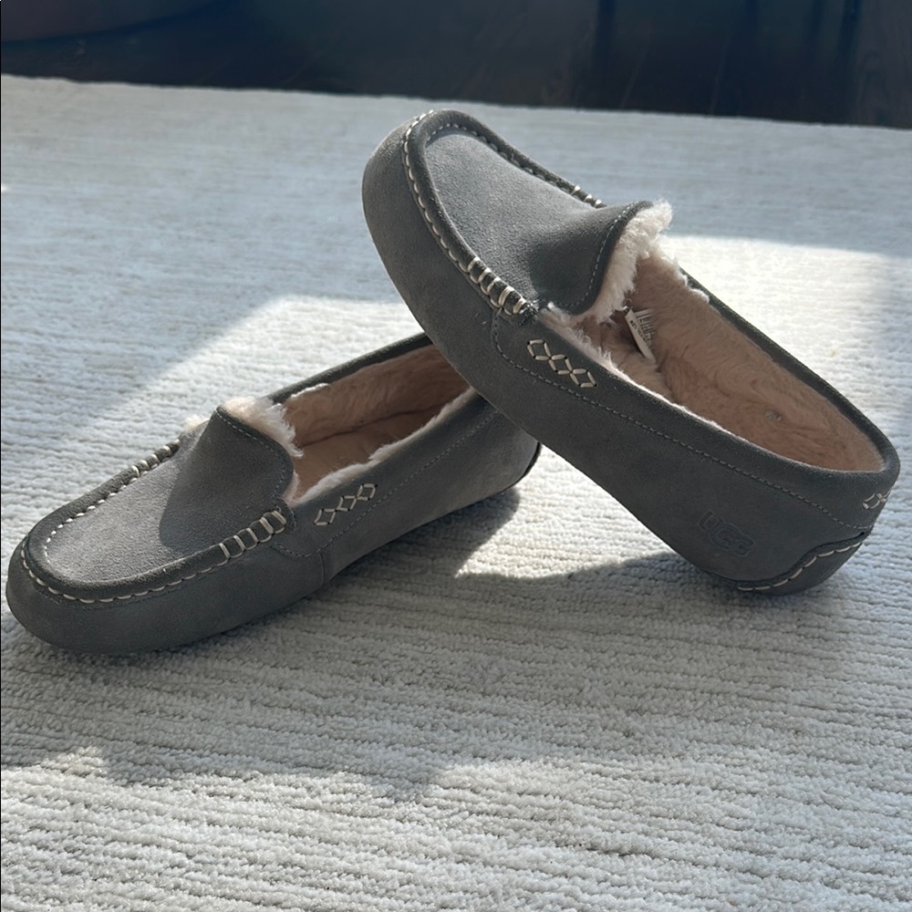 UGG Women’s Gray Ansley Slippers